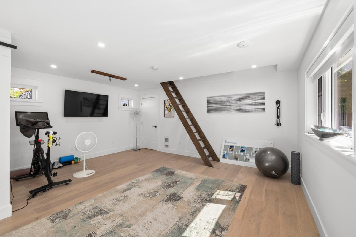 Staircase Photo of 2676 Mcbride Avenue, Surrey, BC