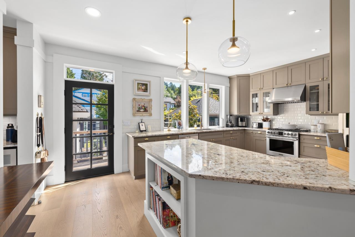 Walk-In Closet Photo of 2676 Mcbride Avenue, Surrey, BC