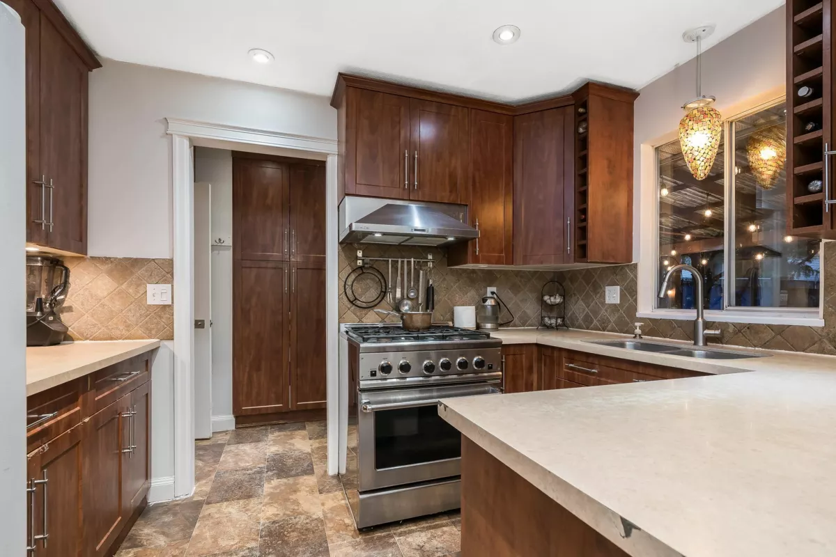 Basement Recreation Room Photo of 32306 Marshall Road, Abbotsford, BC