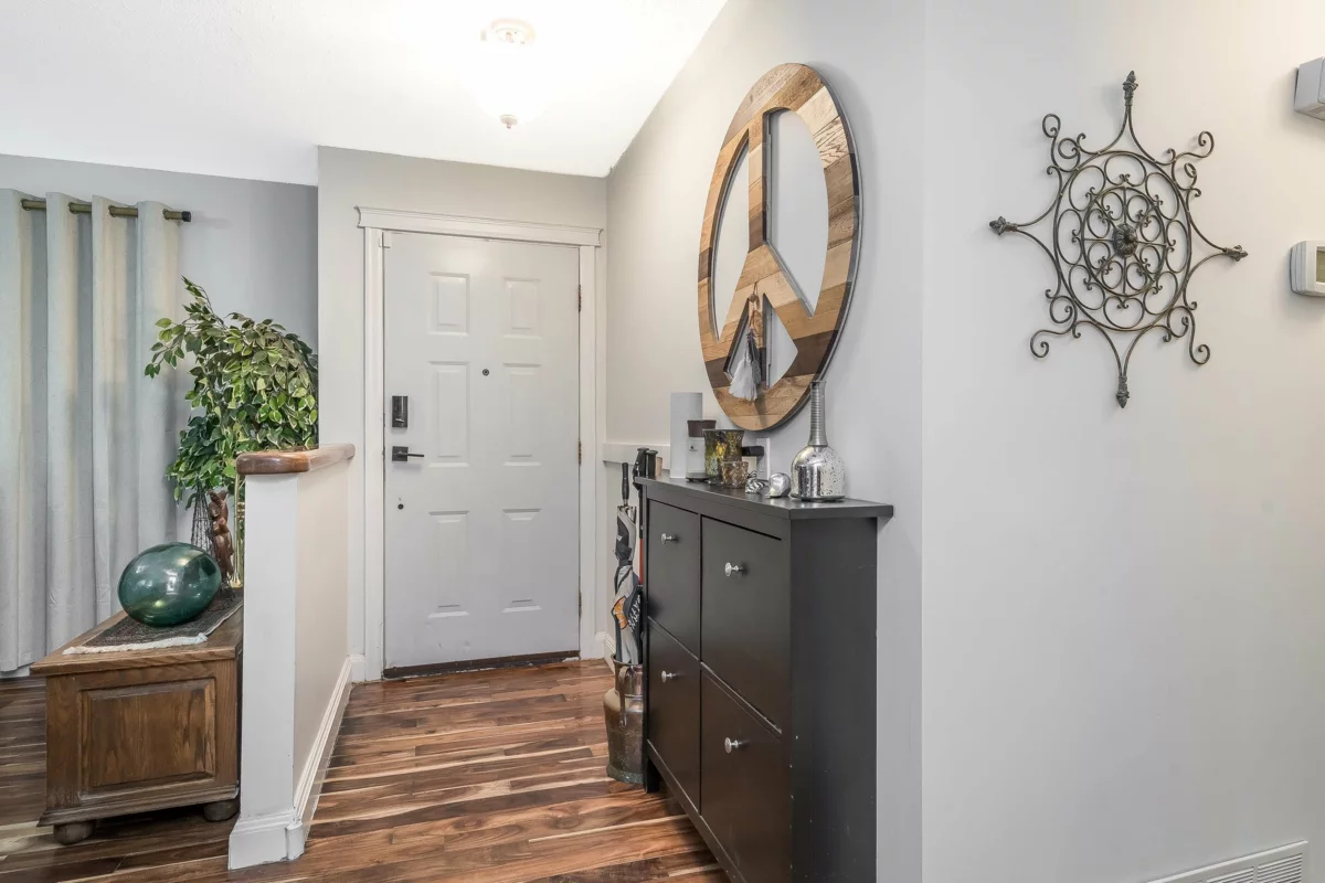 Breakfast Nook Photo of 32306 Marshall Road, Abbotsford, BC