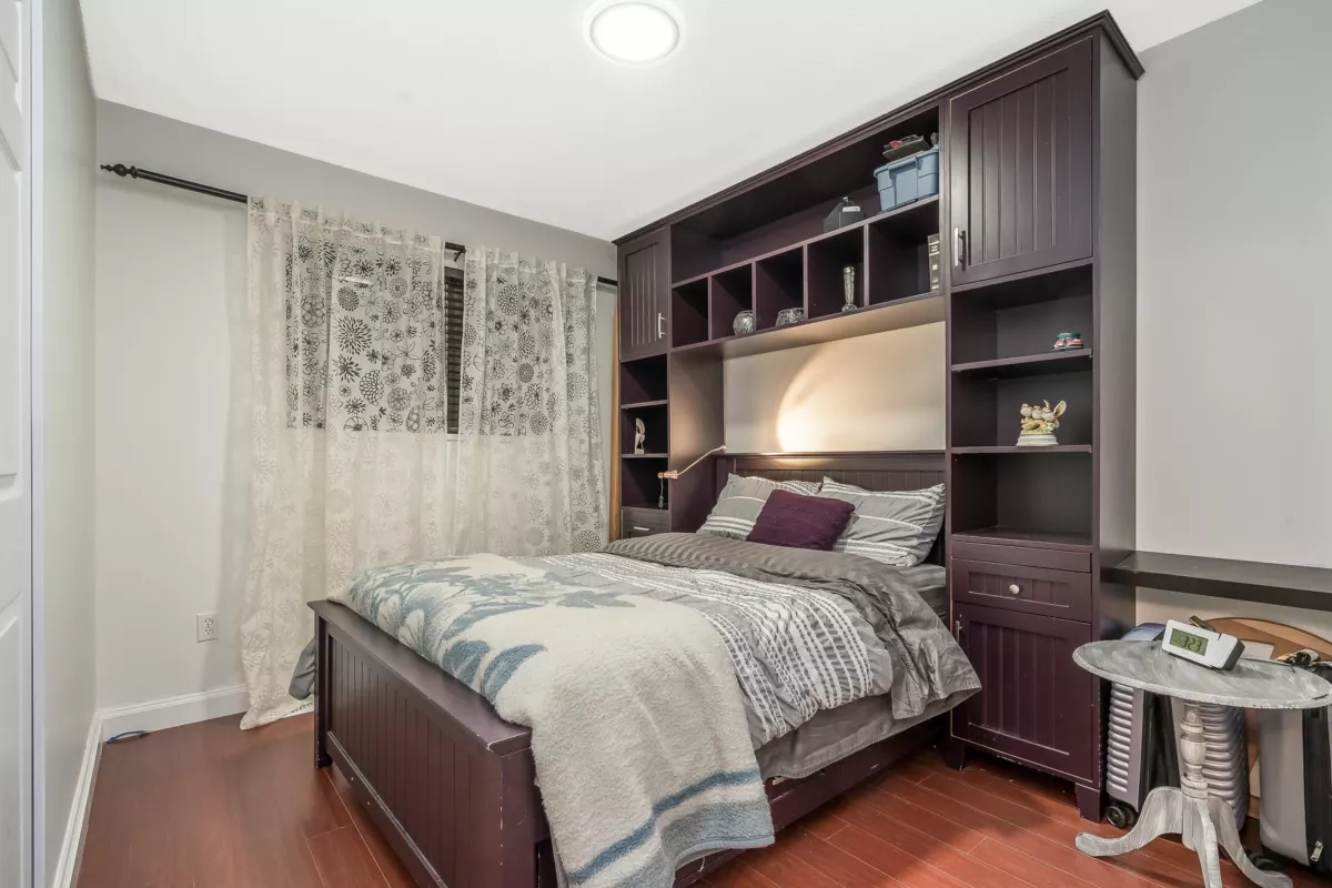 Entry Foyer Photo of 32306 Marshall Road, Abbotsford, BC