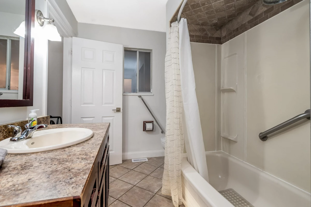 Garage Interior Photo of 32306 Marshall Road, Abbotsford, BC