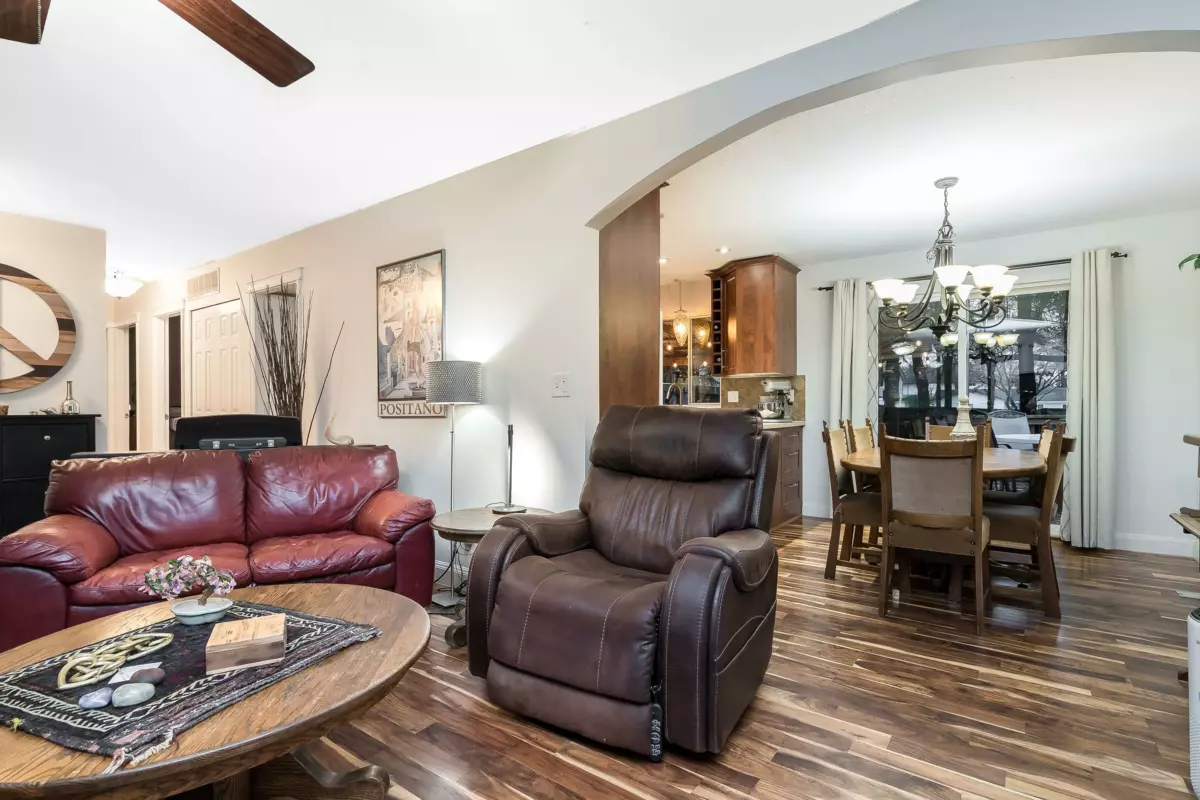 Guest Bathroom Photo of 32306 Marshall Road, Abbotsford, BC