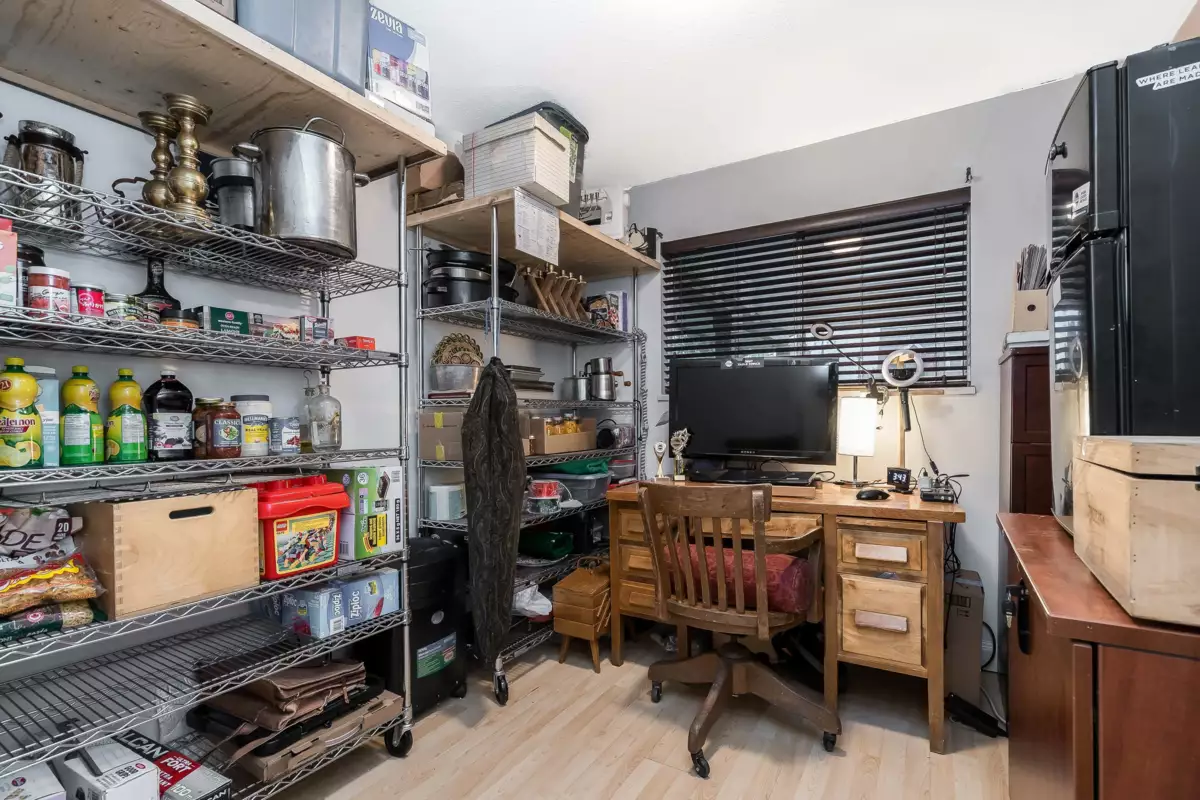 Hallway Photo of 32306 Marshall Road, Abbotsford, BC