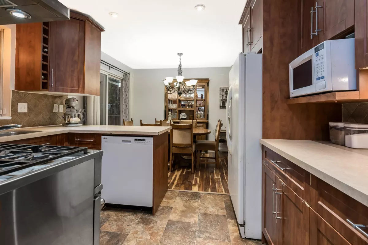 Laundry Room Photo of 32306 Marshall Road, Abbotsford, BC