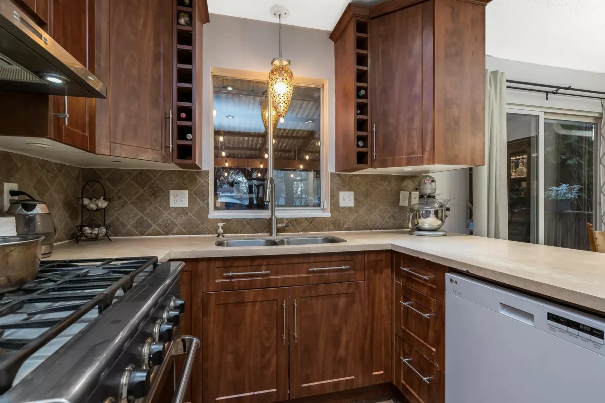 Mudroom Photo of 32306 Marshall Road, Abbotsford, BC
