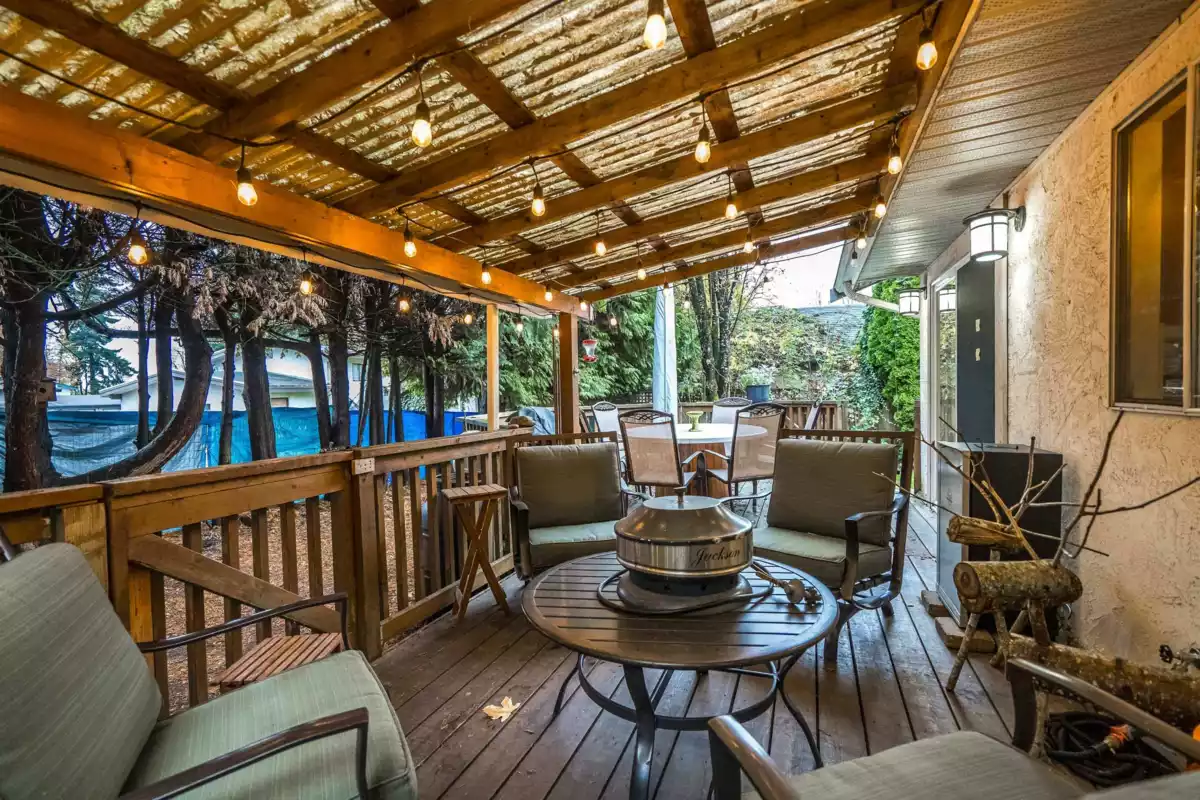 Outdoor Kitchen Photo of 32306 Marshall Road, Abbotsford, BC