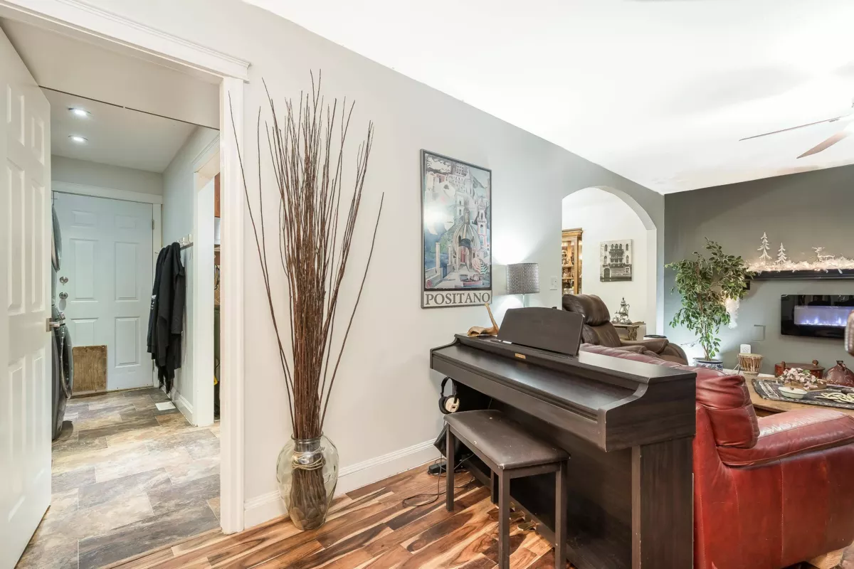 Primary Bedroom Photo of 32306 Marshall Road, Abbotsford, BC