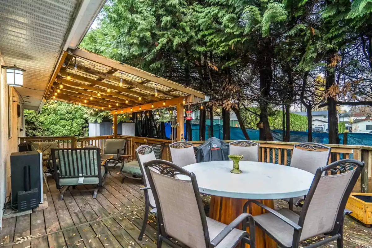 Swimming Pool Photo of 32306 Marshall Road, Abbotsford, BC