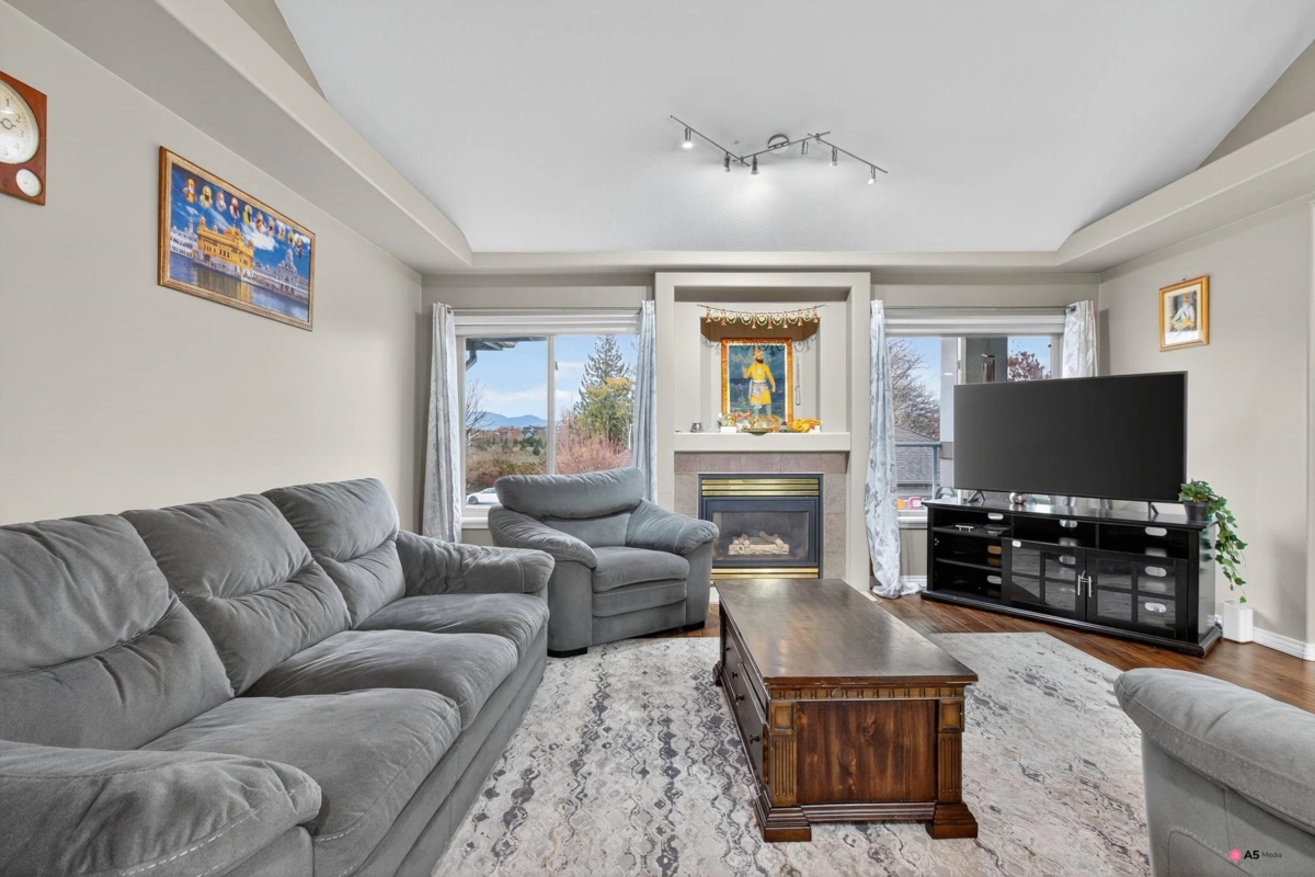 Guest Bathroom Photo of 19 3555 Blue Jay Street, Abbotsford, BC