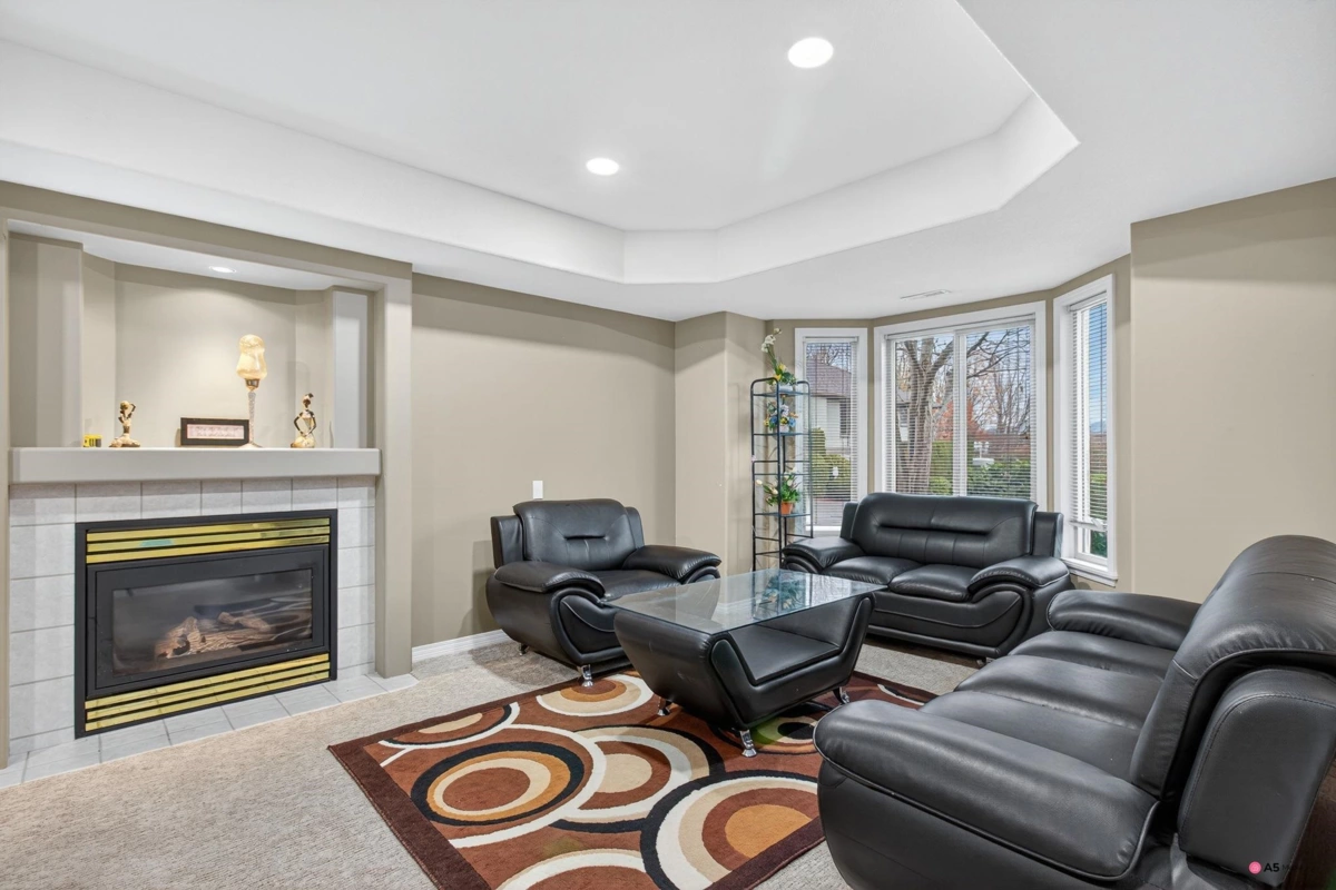 Kitchen Island Photo of 19 3555 Blue Jay Street, Abbotsford, BC