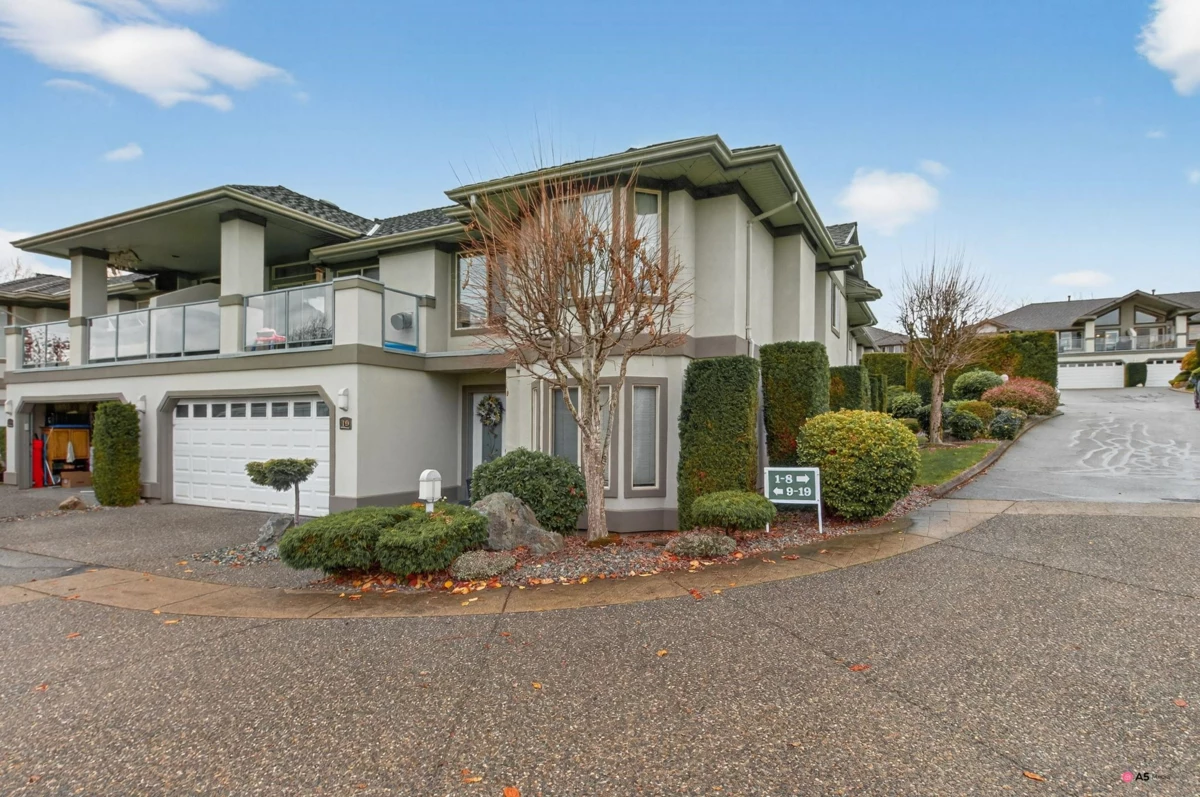 Living Room Photo of 19 3555 Blue Jay Street, Abbotsford, BC