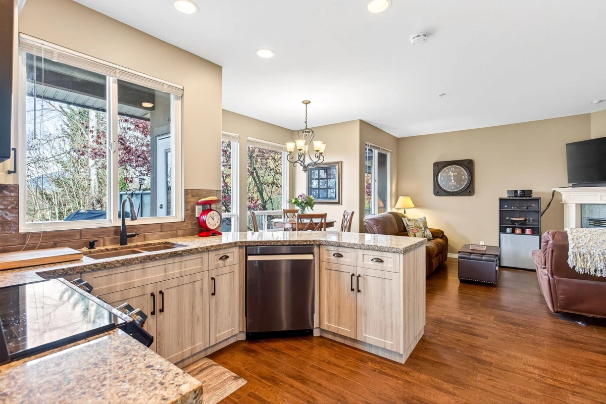 Primary Bathroom Photo of 112 678 Citadel Drive, Port Coquitlam, BC