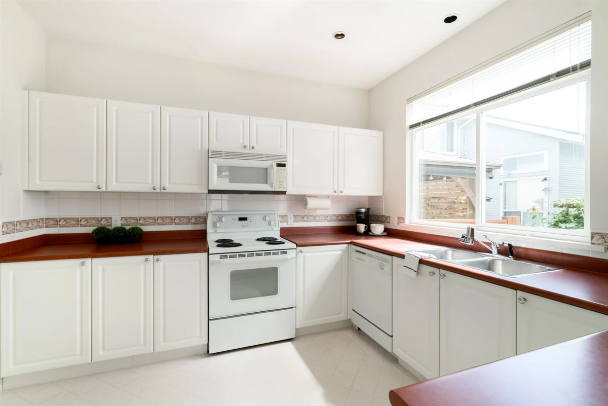 Primary Bathroom Photo of 19846 Butternut Lane, Pitt Meadows, BC