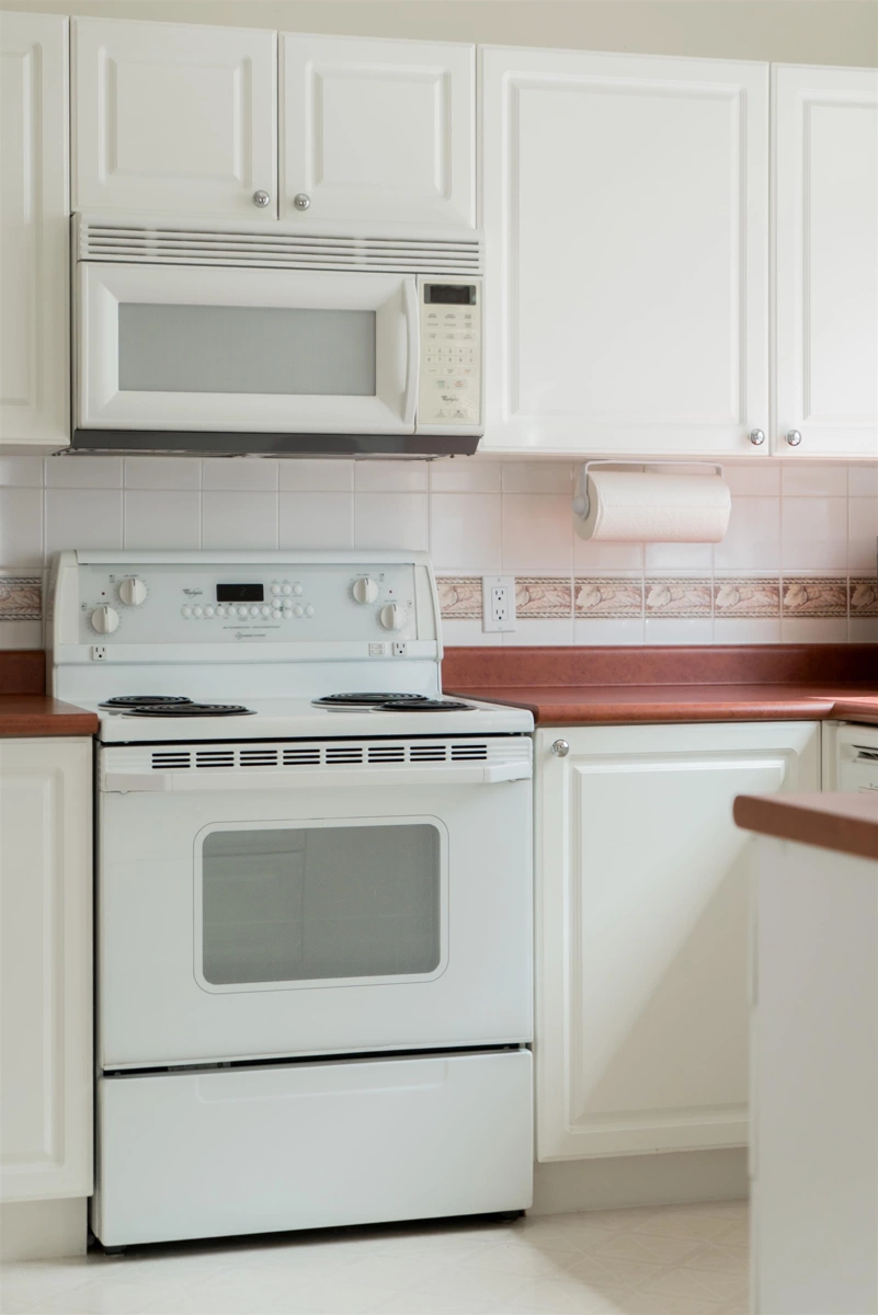 Walk-In Closet Photo of 19846 Butternut Lane, Pitt Meadows, BC