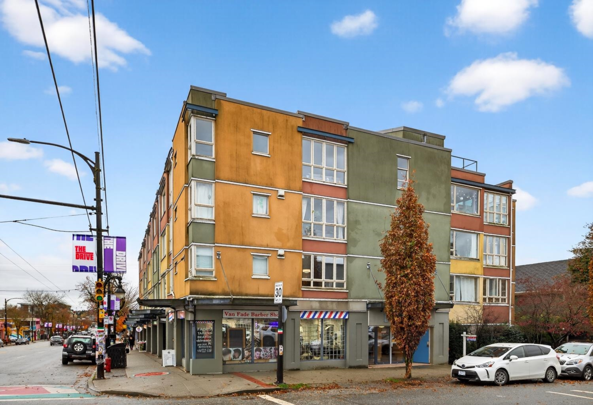 Powder Room Photo of 308 1688 E 4th Avenue, Vancouver, BC