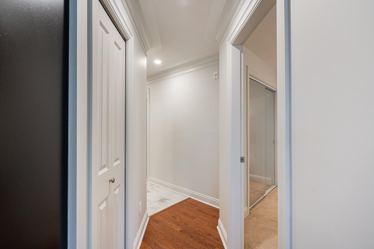 Basement Recreation Room Photo of 302 15389 Roper Avenue, White Rock, BC