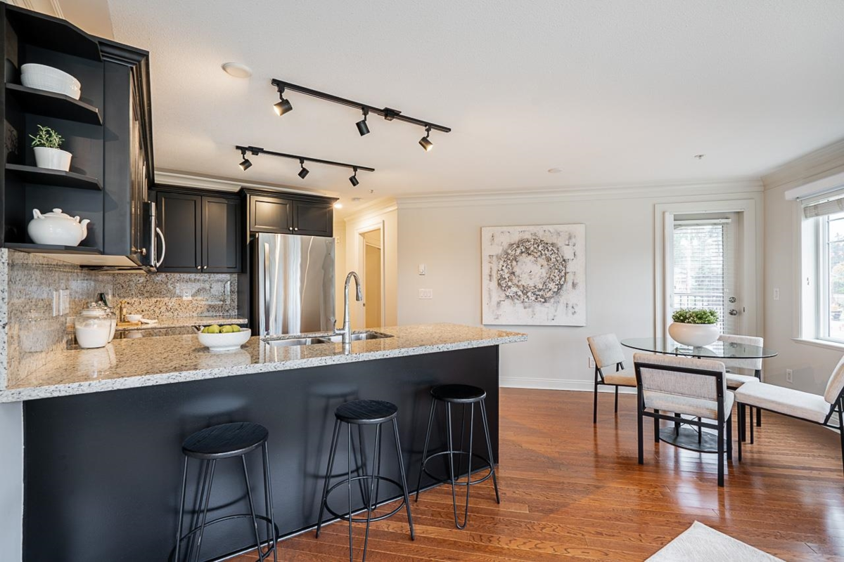 Bedroom 2 Photo of 302 15389 Roper Avenue, White Rock, BC