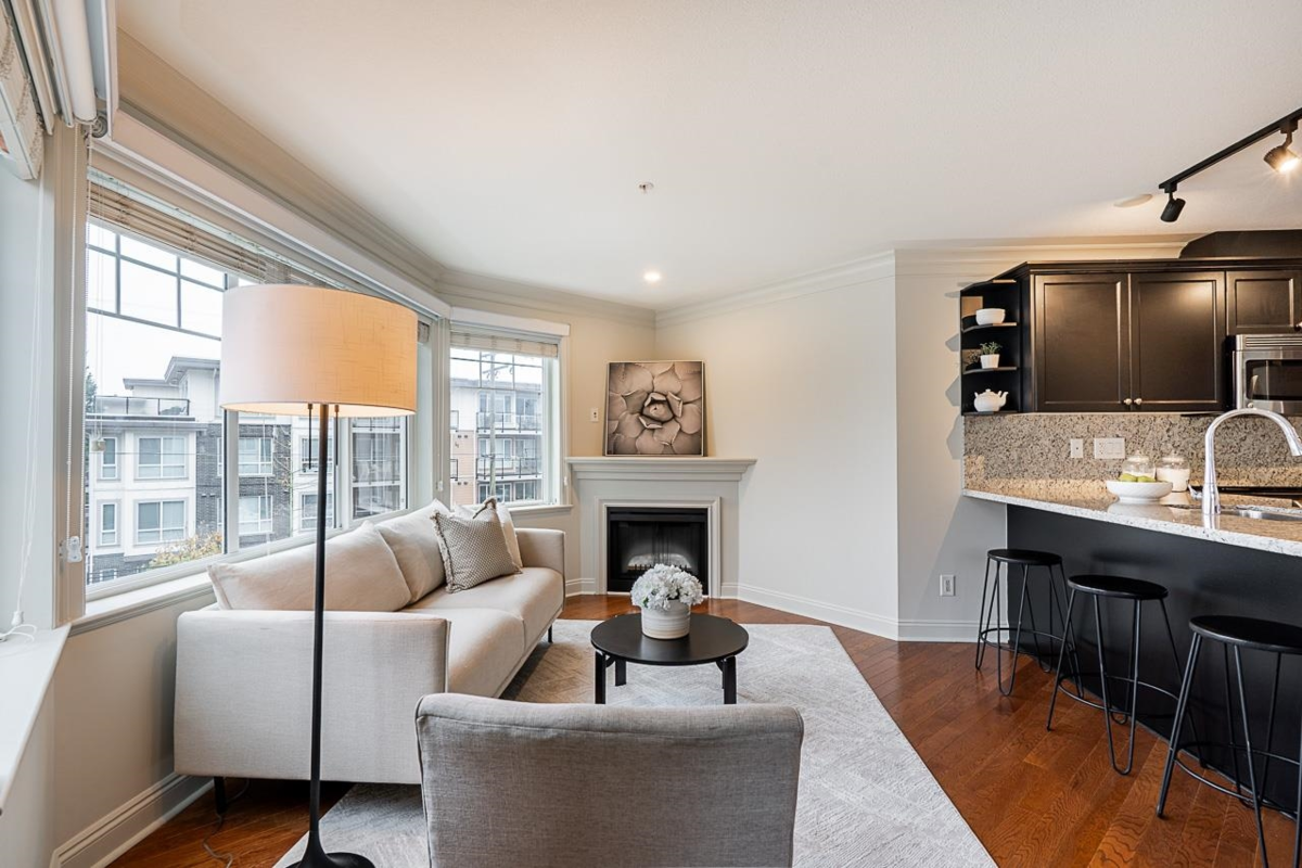 Breakfast Nook Photo of 302 15389 Roper Avenue, White Rock, BC