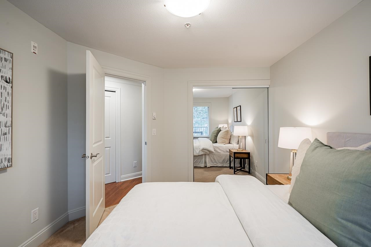Entry Foyer Photo of 302 15389 Roper Avenue, White Rock, BC