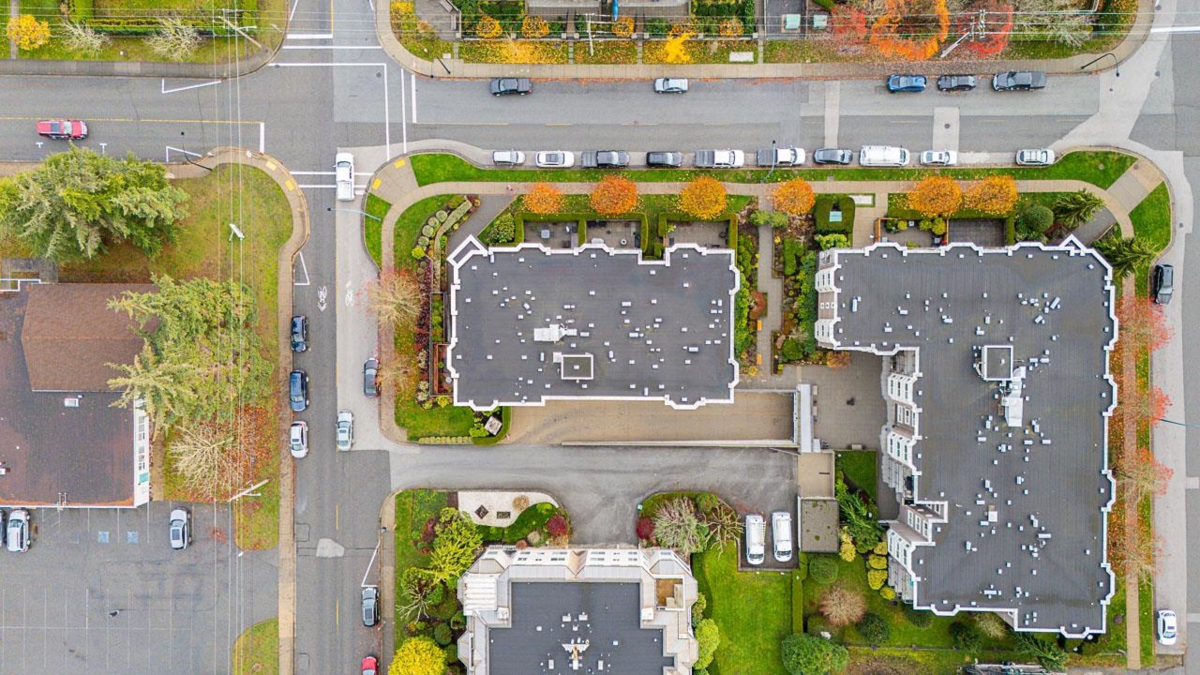 Garden / Landscaping Photo of 302 15389 Roper Avenue, White Rock, BC