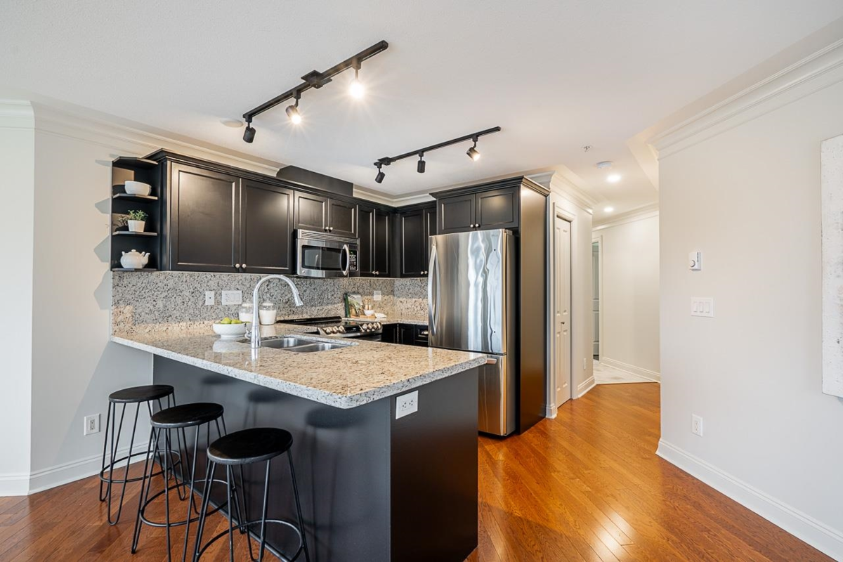 Guest Bathroom Photo of 302 15389 Roper Avenue, White Rock, BC