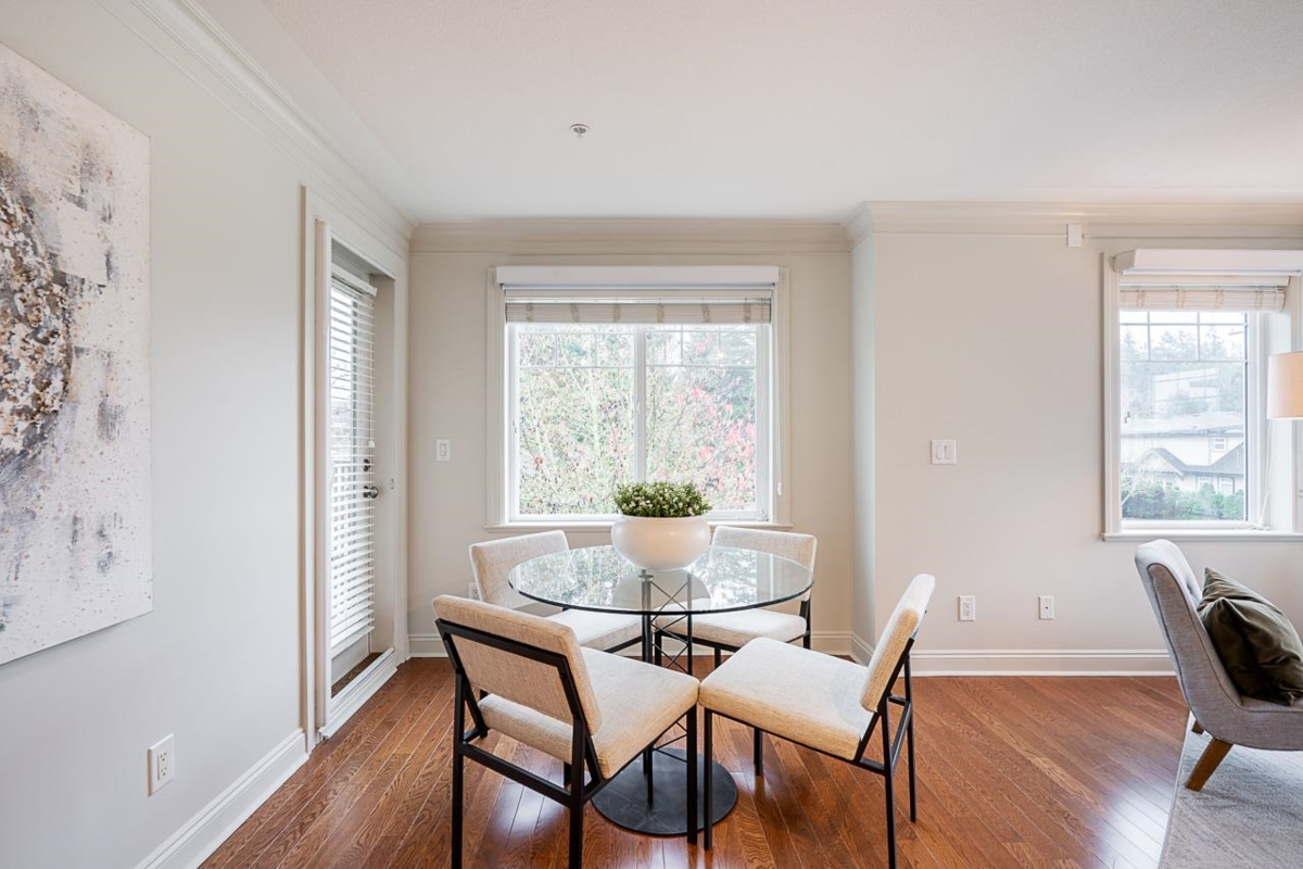 Kitchen Island Photo of 302 15389 Roper Avenue, White Rock, BC