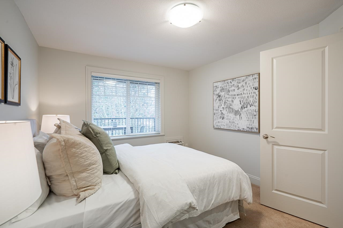 Mudroom Photo of 302 15389 Roper Avenue, White Rock, BC