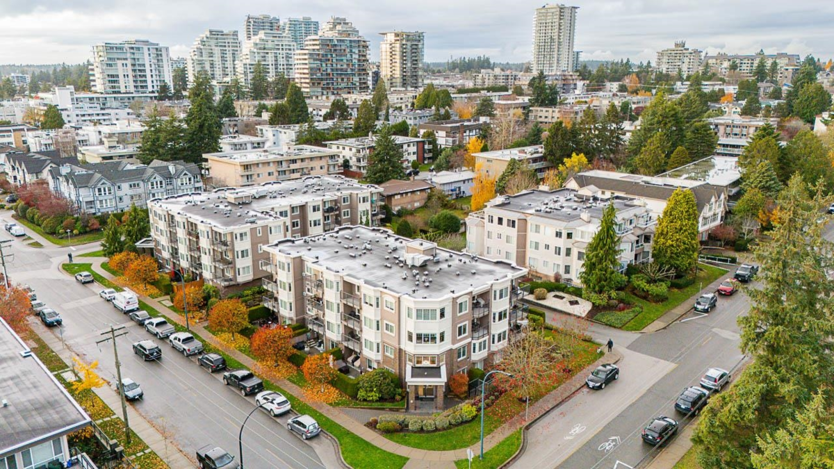 Neighborhood Park Photo Near 302 15389 Roper Avenue, White Rock, BC