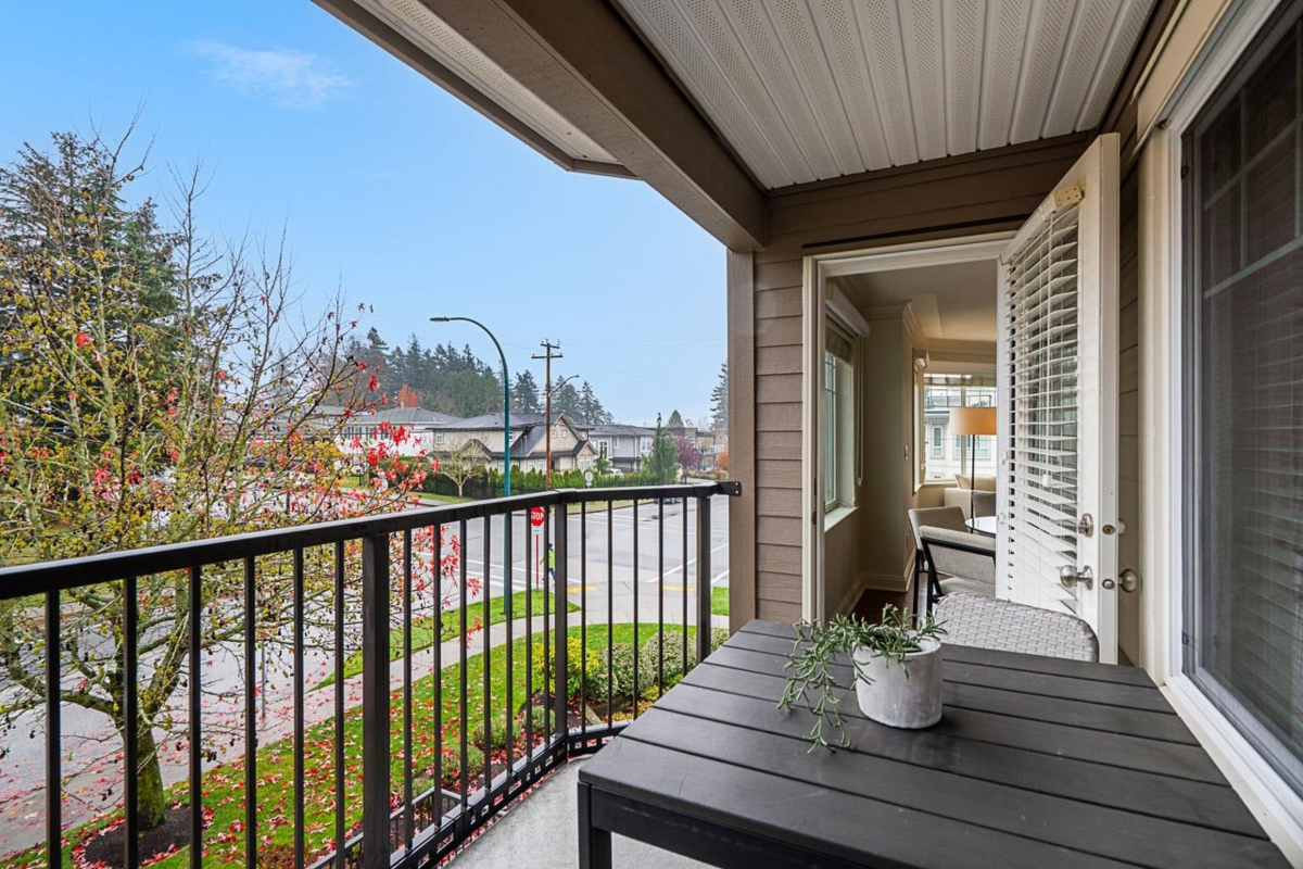 Outdoor Deck Photo of 302 15389 Roper Avenue, White Rock, BC