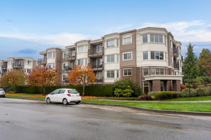 302 15389 Roper Avenue, White Rock, BC, White Rock — Apartment/Condo for sale