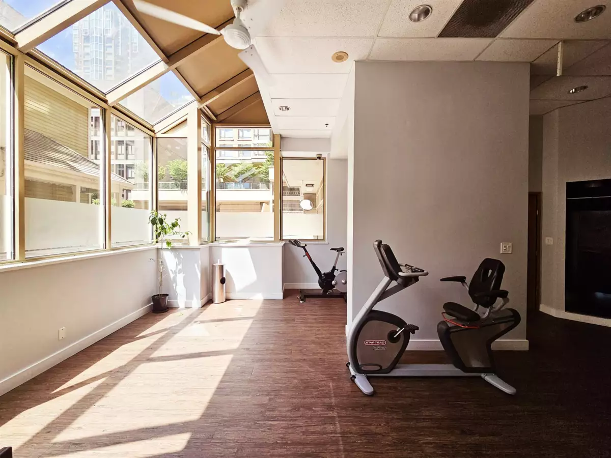 Backyard Photo of 511 819 Hamilton Street, Vancouver, BC