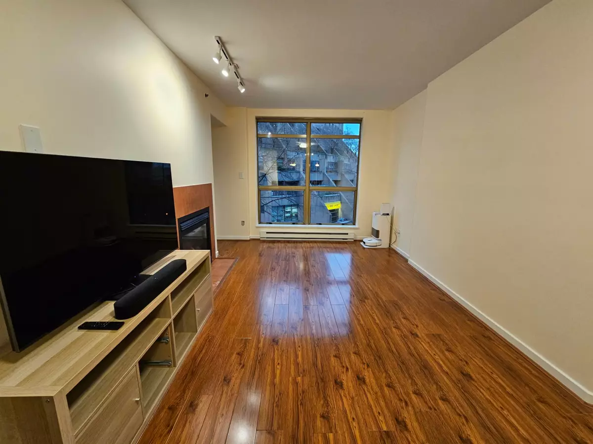 Laundry Room Photo of 511 819 Hamilton Street, Vancouver, BC
