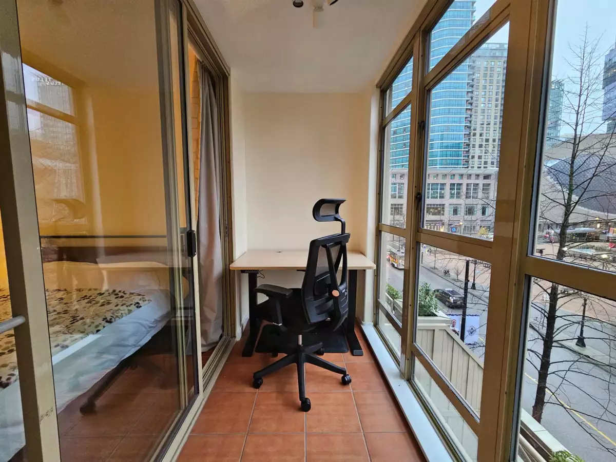 Staircase Photo of 511 819 Hamilton Street, Vancouver, BC