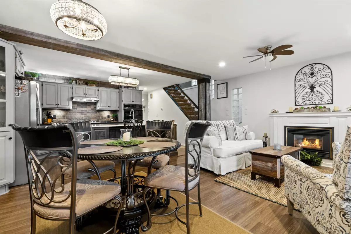Breakfast Nook Photo of 173 First Avenue, Cultus Lake, BC