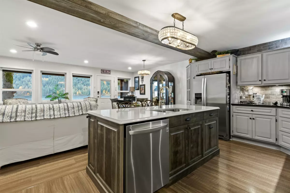 Kitchen Island Photo of 173 First Avenue, Cultus Lake, BC