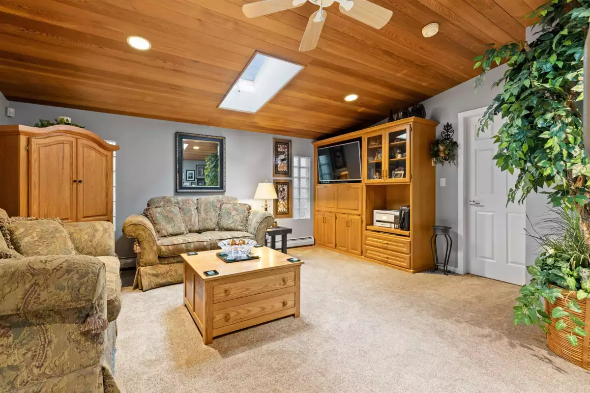 Loft / Bonus Room Photo of 173 First Avenue, Cultus Lake, BC