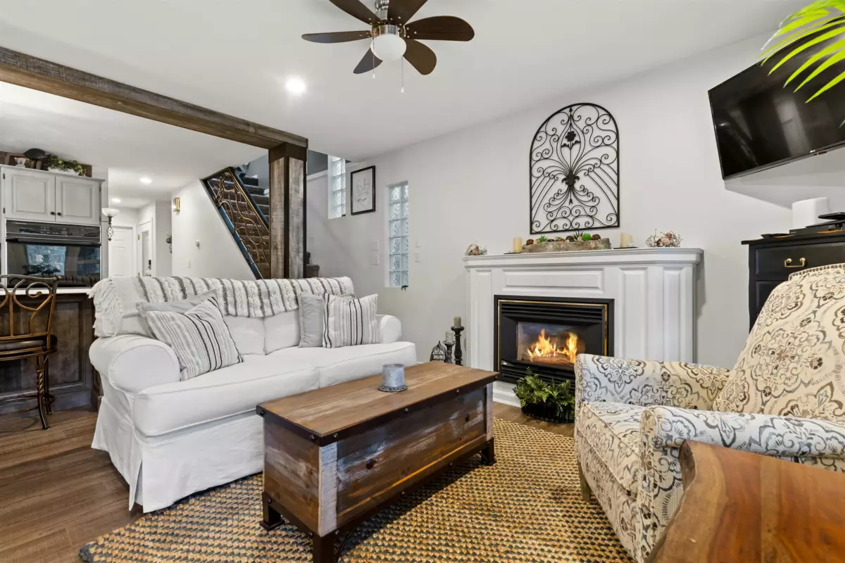 Primary Bathroom Photo of 173 First Avenue, Cultus Lake, BC