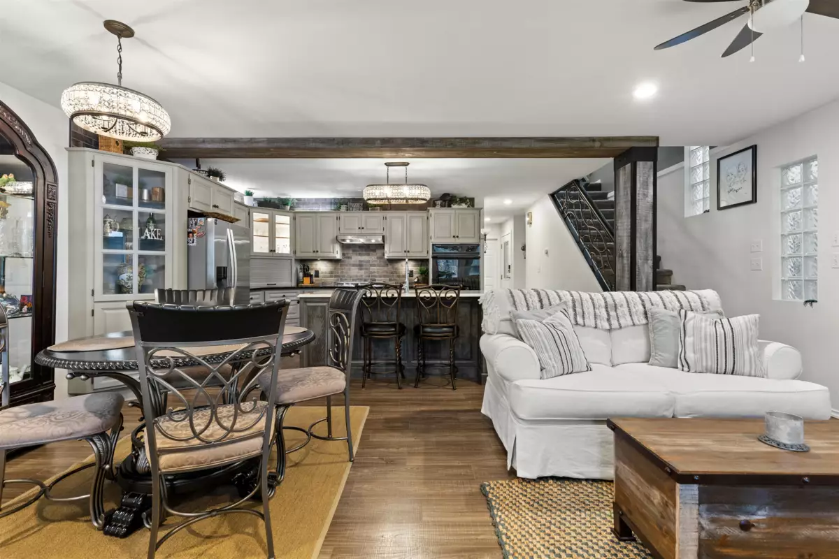 Walk-In Closet Photo of 173 First Avenue, Cultus Lake, BC