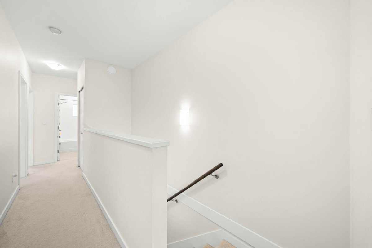 Entry Foyer Photo of 66 32633 Simon Avenue, Abbotsford, BC