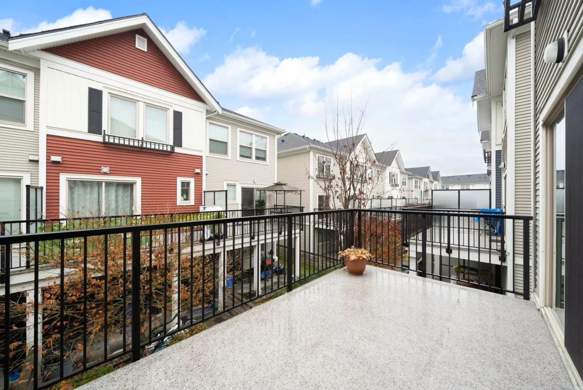 Walk-In Closet Photo of 66 32633 Simon Avenue, Abbotsford, BC