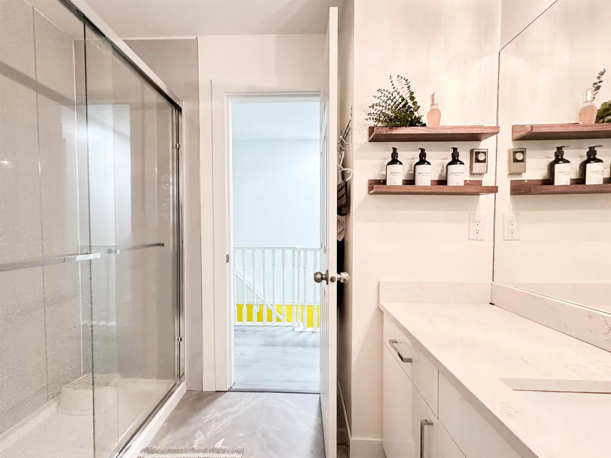 Guest Bathroom Photo of 211 22356 Mcintosh Avenue, Maple Ridge, BC