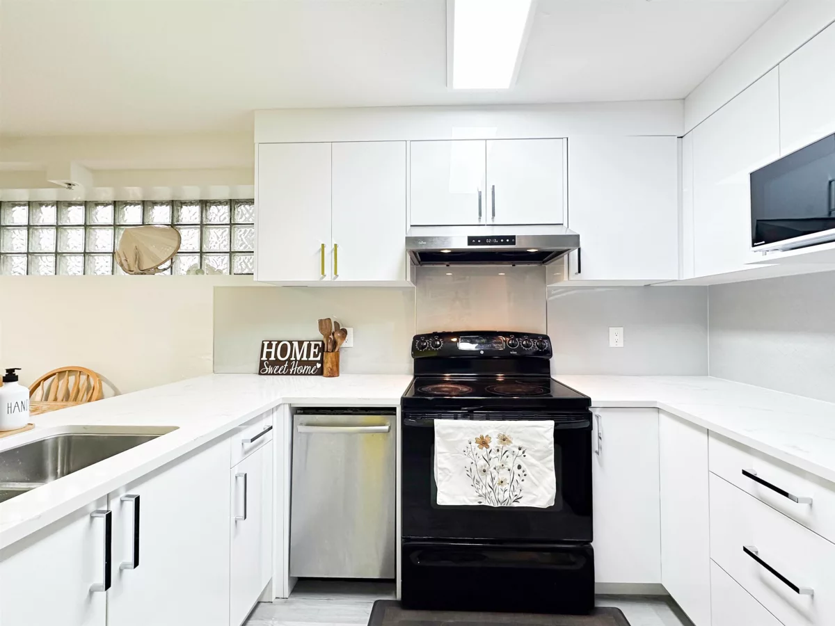 Kitchen Island Photo of 211 22356 Mcintosh Avenue, Maple Ridge, BC
