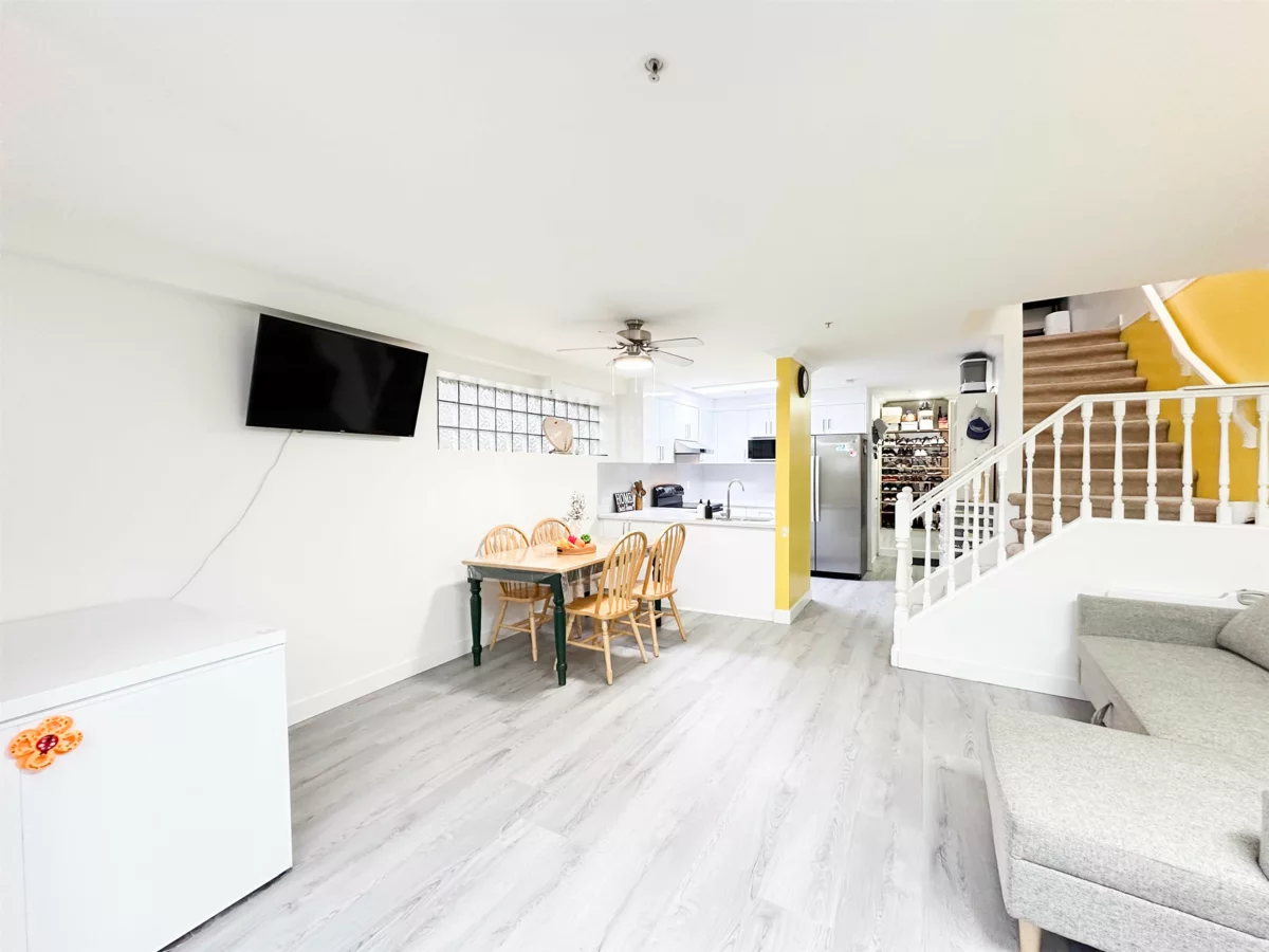 Primary Bathroom Photo of 211 22356 Mcintosh Avenue, Maple Ridge, BC