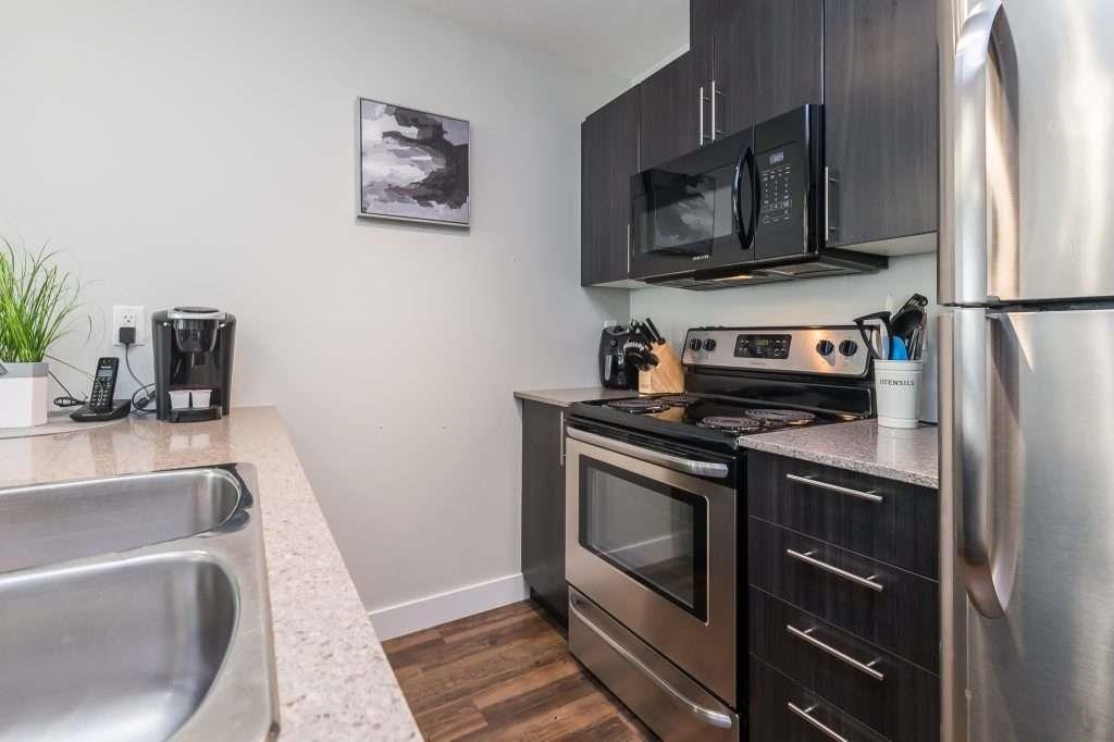 Kitchen Island Photo of 415 2565 Campbell Avenue, Abbotsford, BC