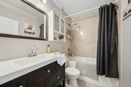 Guest Bathroom Photo of 5 2048 Mccallum Road, Abbotsford, BC