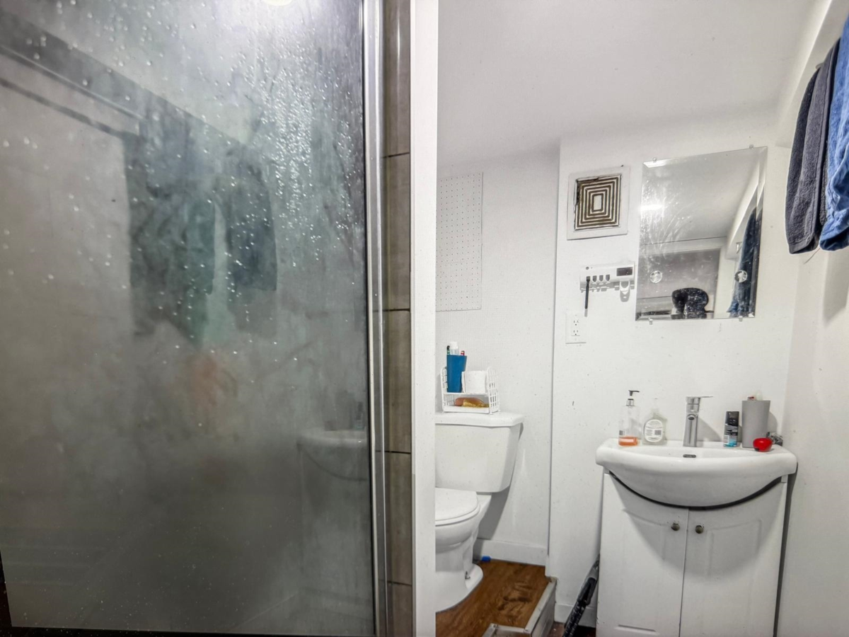 Guest Bathroom Photo of 14782 107a Avenue, Surrey, BC