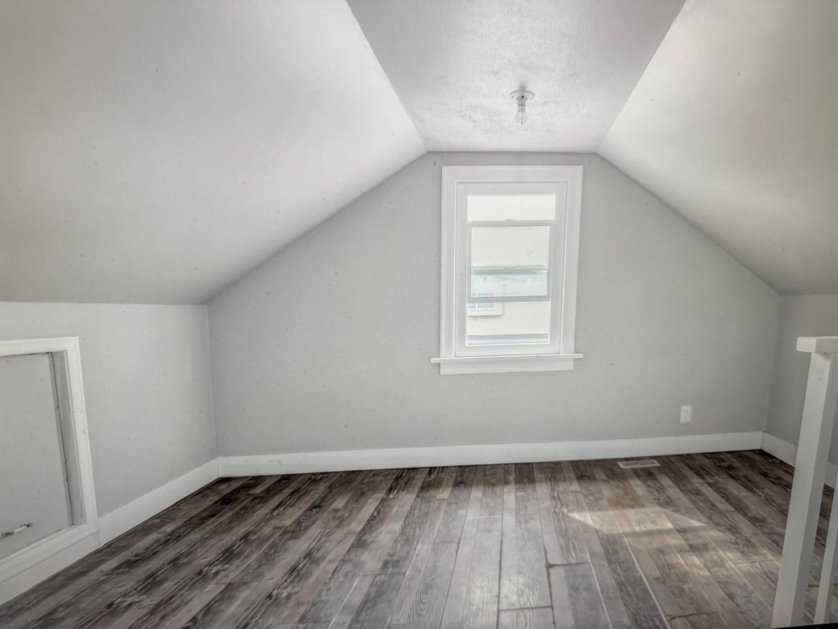 Kitchen Island Photo of 14782 107a Avenue, Surrey, BC