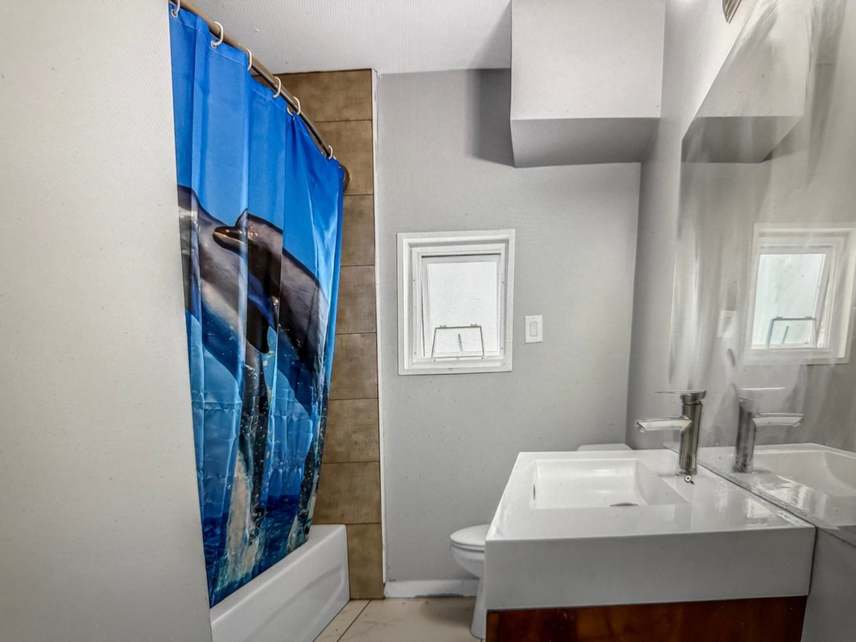 Kitchen Photo of 14782 107a Avenue, Surrey, BC