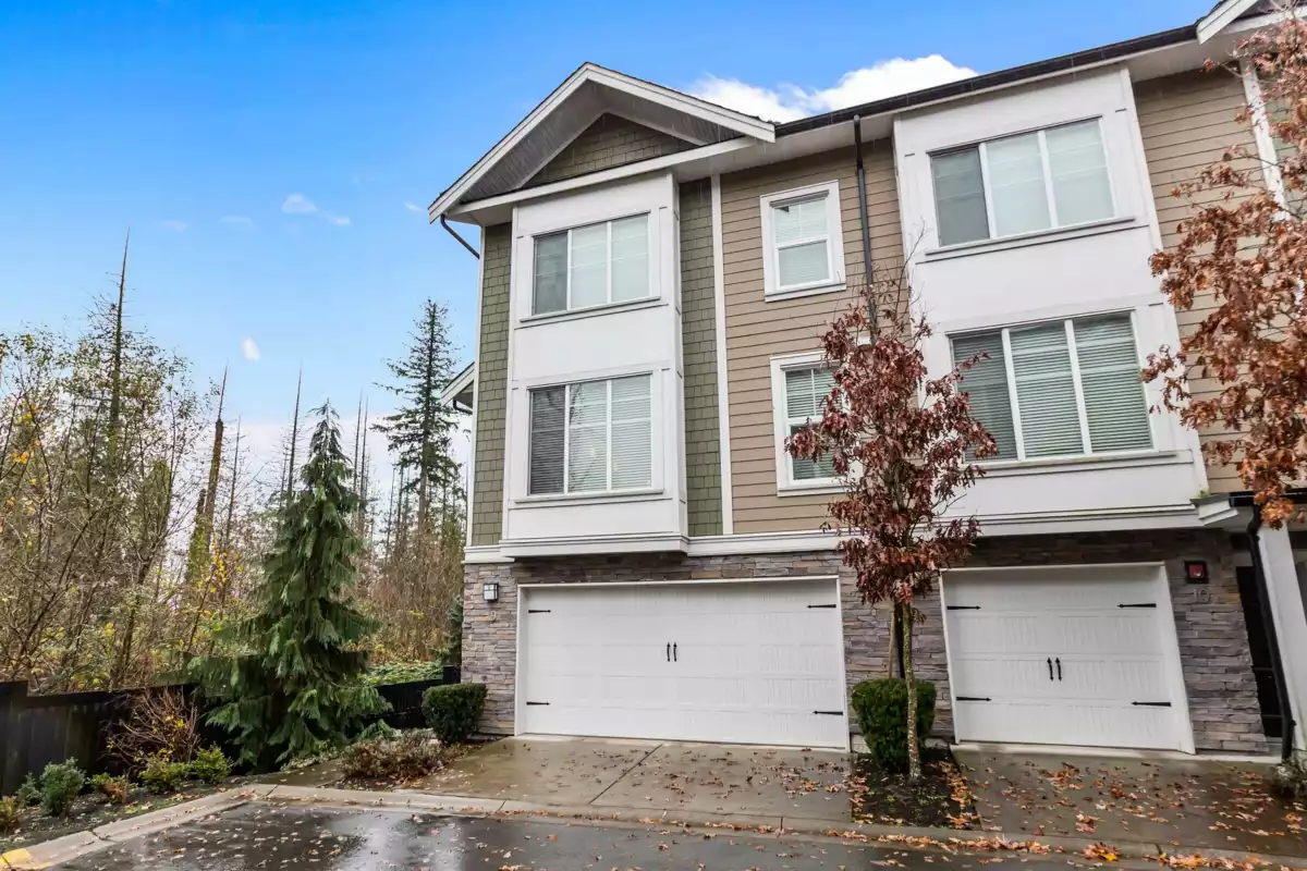 Living Room Photo of 9 21150 76a Avenue, Langley, BC